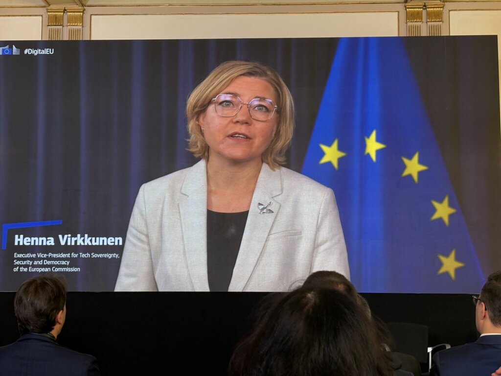 Komissaari Henna VIrkkunen tervehti ESRA:n kokousta etäyhteyden välityksellä.