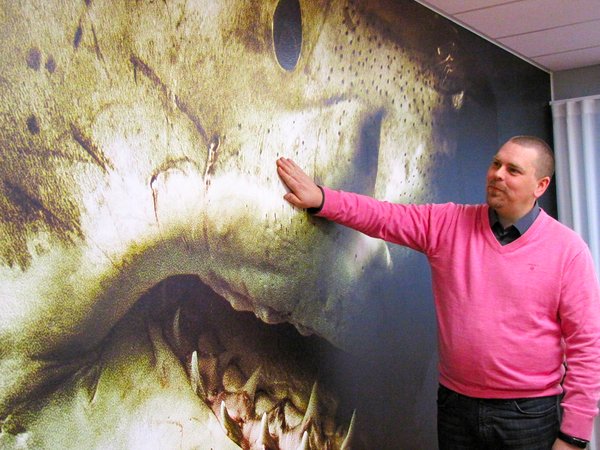 ​Jan Kolkkinen, development director of Mediapolis, in a close but safe encounter with a shark. In this meeting space you won't have to stare at light-coloured walls.​