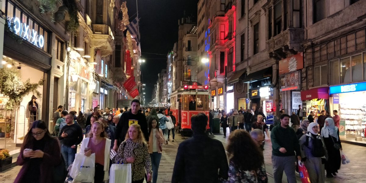 Thousands of people walking up and down the Istiklal street in Istanbul. Photo by Tampere Imaging Ecosystem team member Eero Miettinen.